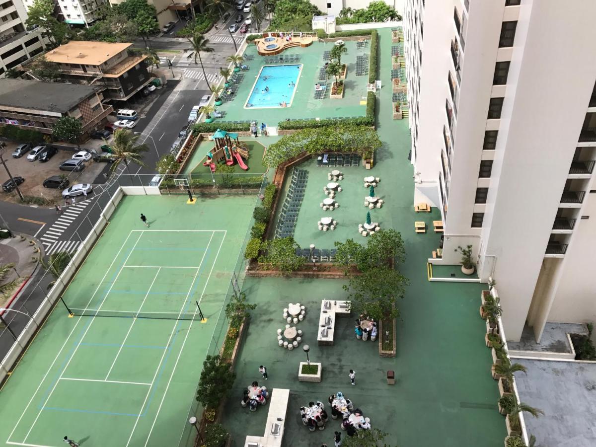 Апартаменты Waikiki Banyan Гонолулу Экстерьер фото