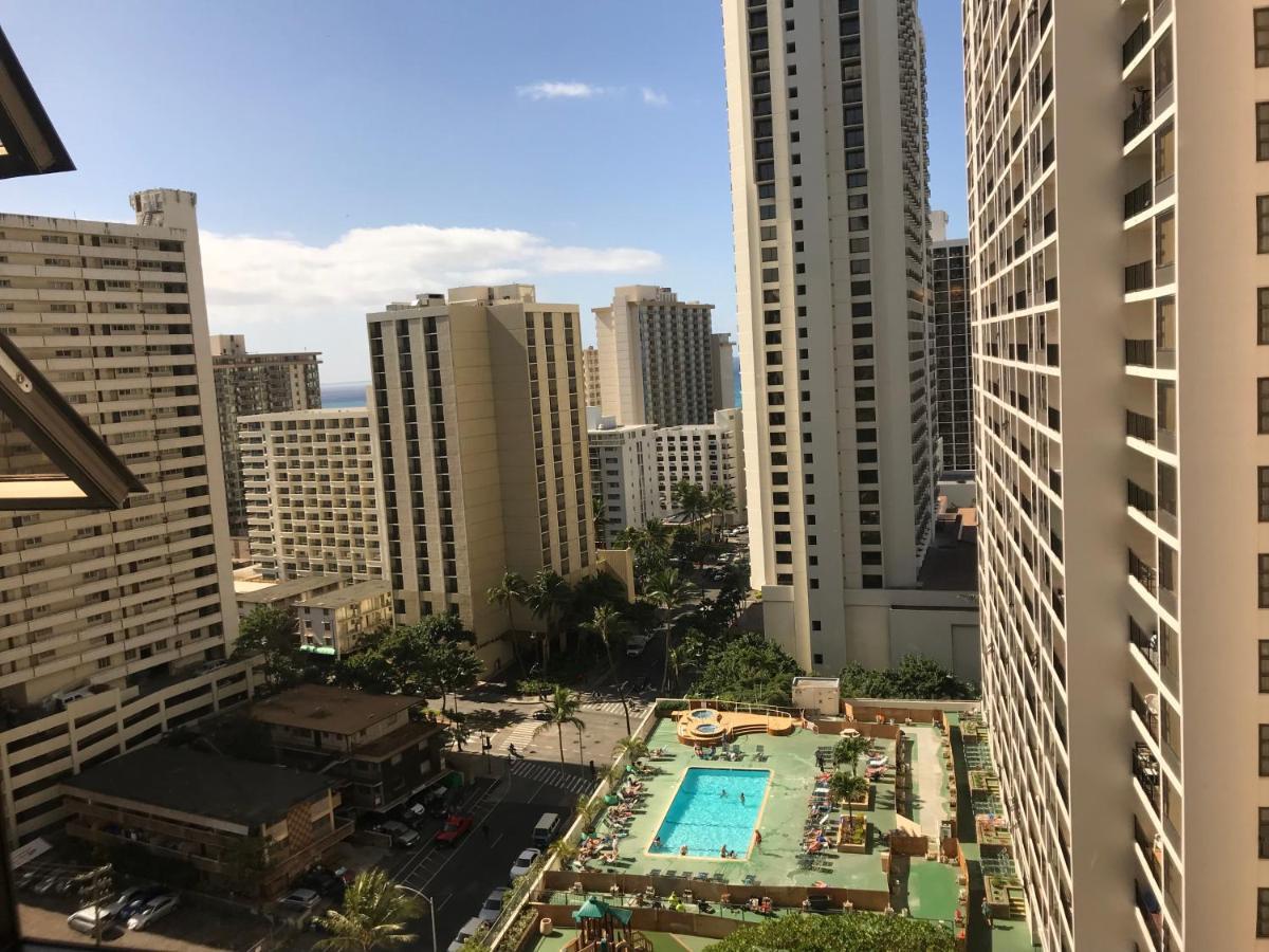 Апартаменты Waikiki Banyan Гонолулу Экстерьер фото